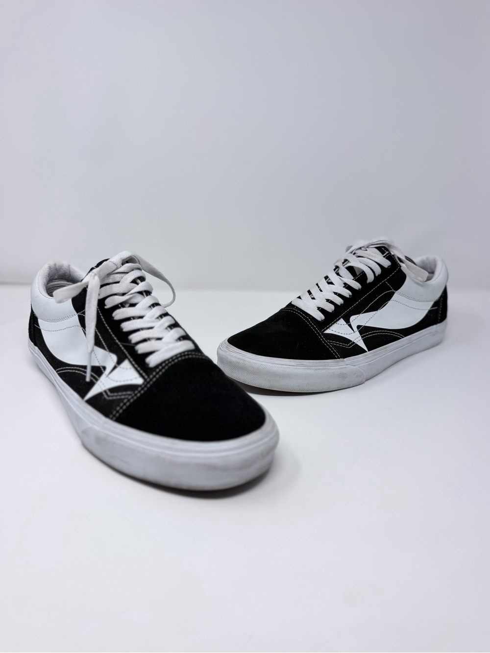 Vans Old Skool Black & White Low Top Sneakers Men’s 12 Skate Shoes